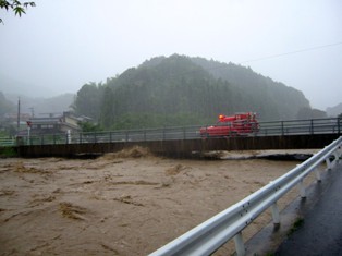 洪水1.jpg